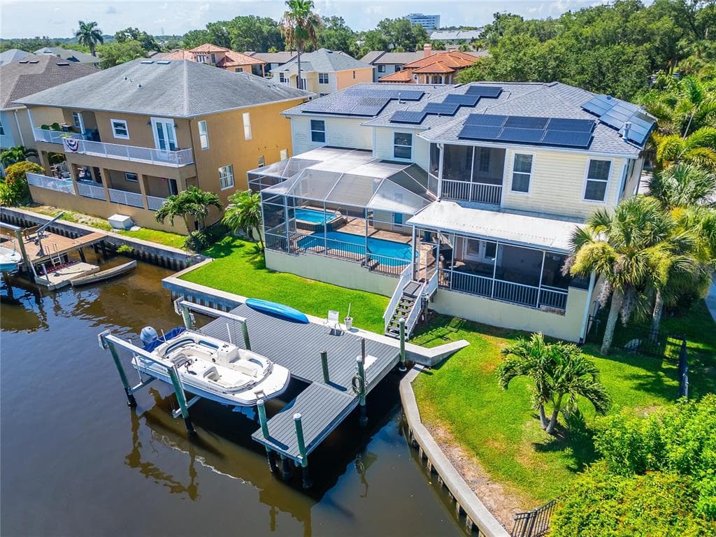 339 MANATEE LANE TARPON SPRINGS, FL 34689