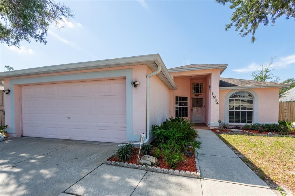 1914 WOODCUT DRIVE LUTZ, FL 33559
