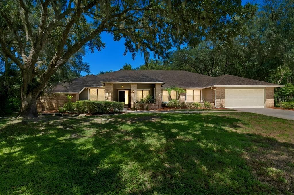 5804 AINSWORTH COURT E TAMPA, FL 33647