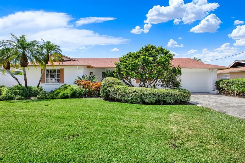 411 PALM ISLAND NE CLEARWATER BEACH, FL 33767