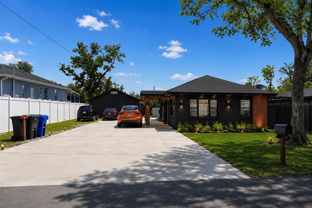 3422 W IDLEWILD AVENUE UNIT 1- B TAMPA, FL 33614