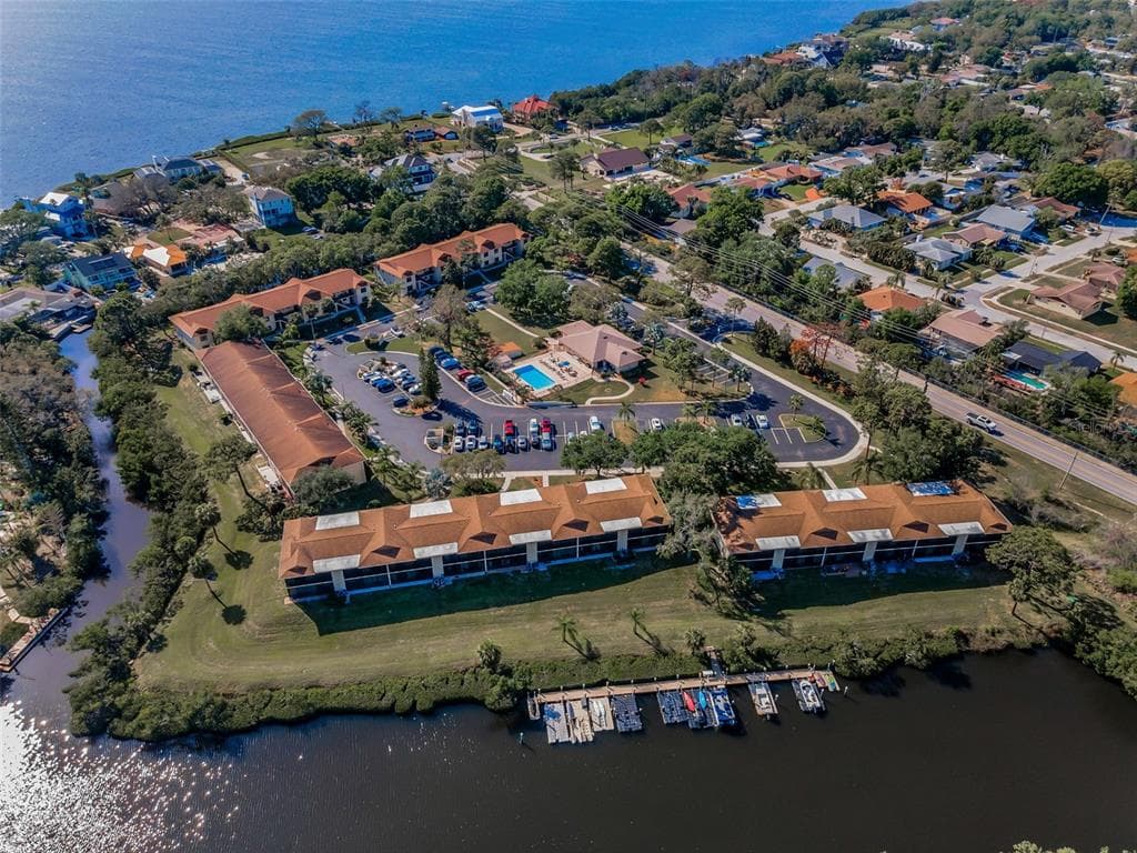 1686 SEASCAPE CIRCLE TARPON SPRINGS, FL 34689