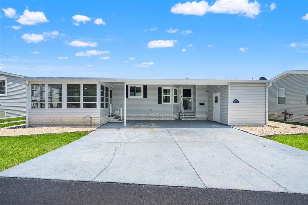 116 MOUNT ISLE AVENUE NE UNIT 116 ST PETERSBURG, FL 33702