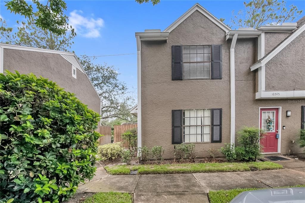 16547 LAKE BRIGADOON CIRCLE TAMPA, FL 33618