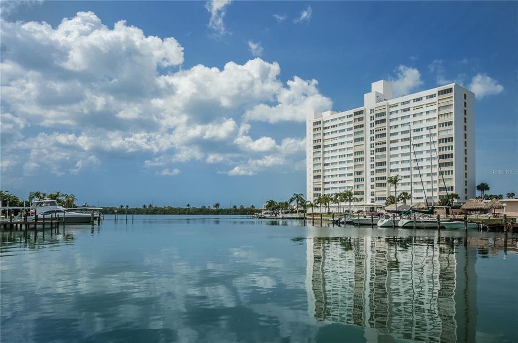 31 ISLAND WAY UNIT 508 CLEARWATER BEACH, FL 33767