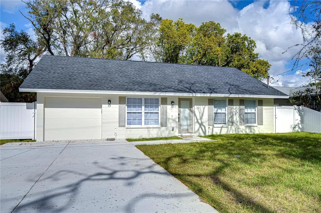1205 W HOLLYWOOD STREET TAMPA, FL 33604
