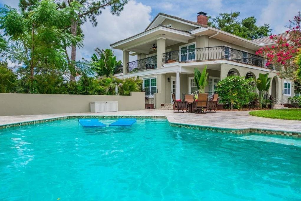 209 13TH AVENUE N ST PETERSBURG, FL 33701