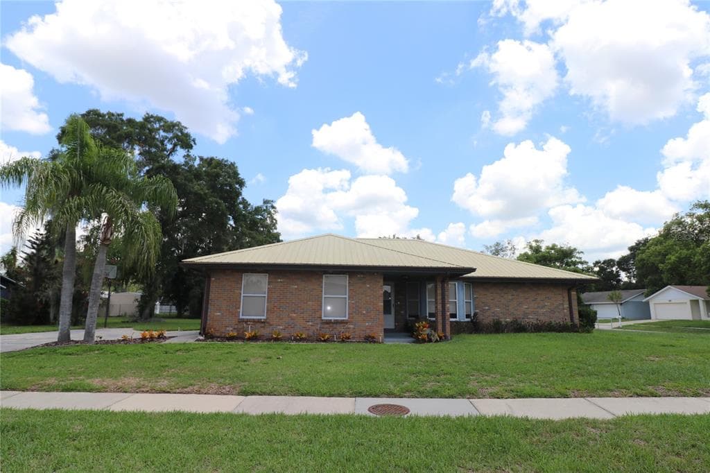 1023 REDBUD CIRCLE PLANT CITY, FL 33563