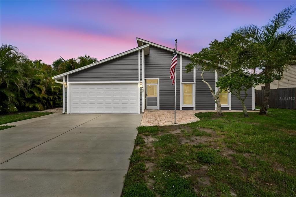 903 PLUM TREE LANE SARASOTA, FL 34243