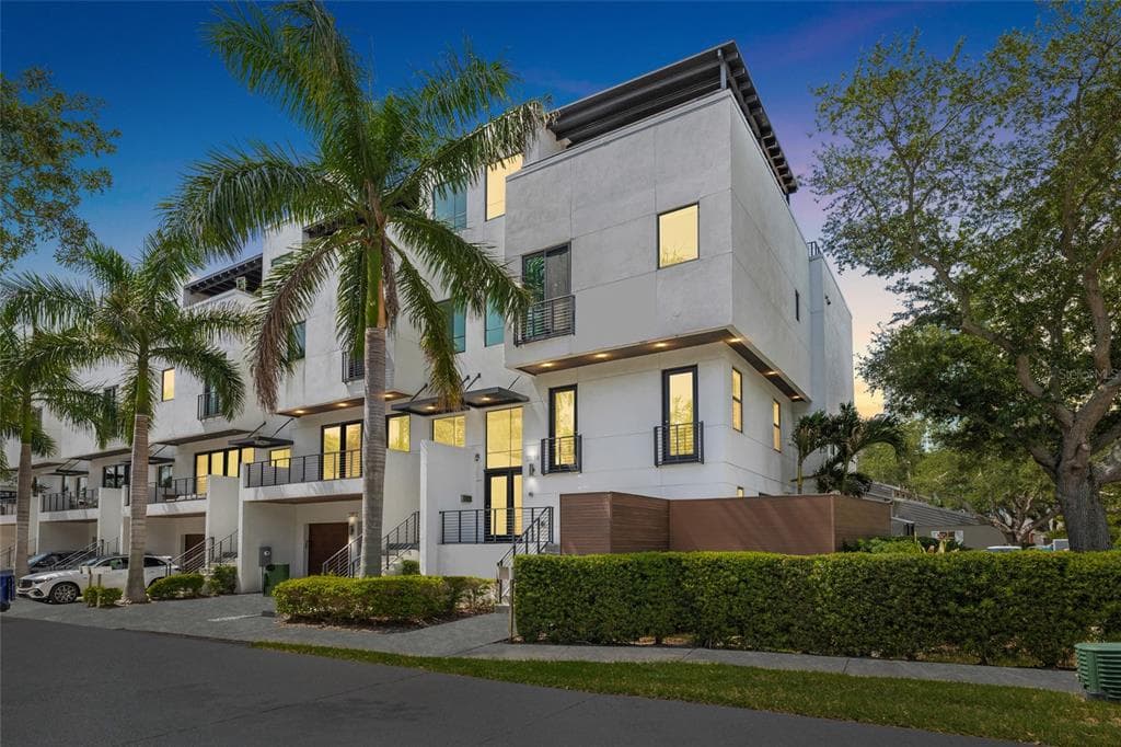 2814 W BARCELONA STREET TAMPA, FL 33629