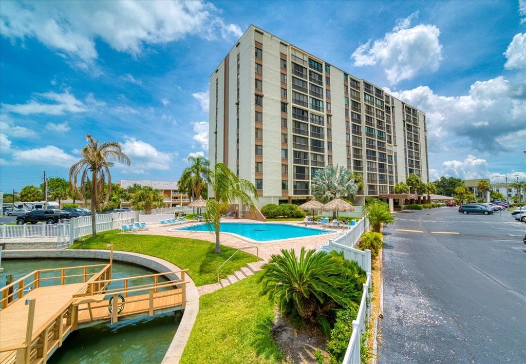 255 DOLPHIN POINT UNIT 307 CLEARWATER BEACH, FL 33767