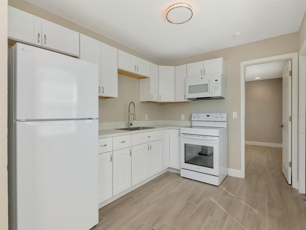 1207 62ND AVENUE E BRADENTON, FL 34203