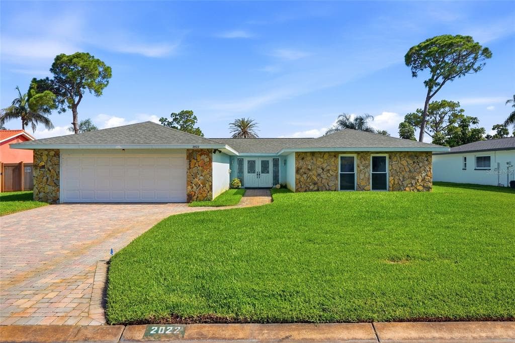2022 TANGLEWOOD DRIVE NE ST PETERSBURG, FL 33702