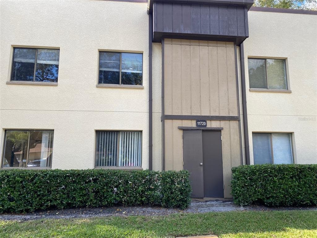 11720 RAINTREE LAKE LANE UNIT B TAMPA, FL 33617