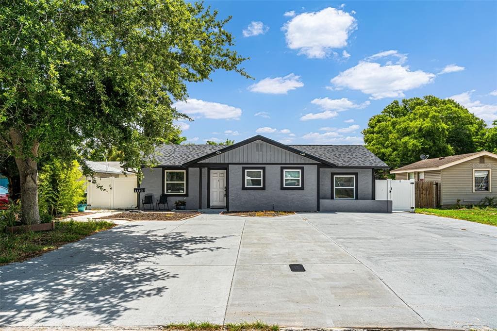 1305 29TH STREET W BRADENTON, FL 34205
