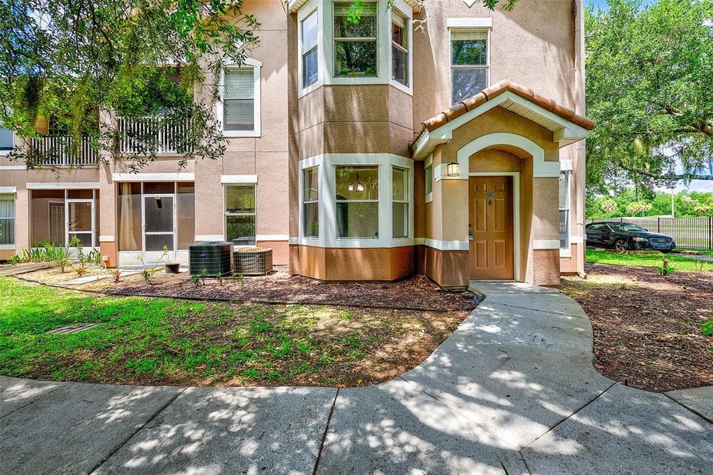 18138 VILLA CREEK DRIVE UNIT 18138 TAMPA, FL 33647