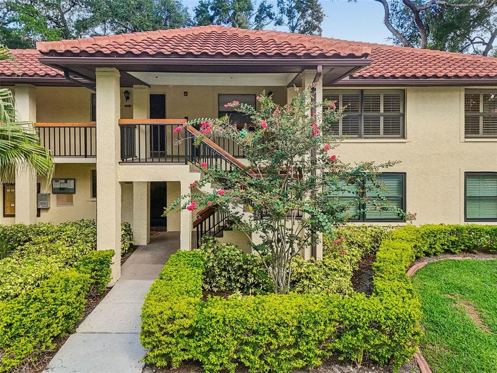 2814 HAMMOCK COURT UNIT 2814 CLEARWATER, FL 33761