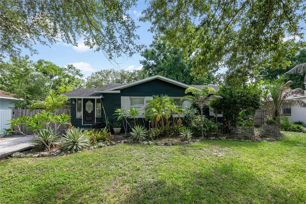 1010 W BERRY AVENUE TAMPA, FL 33603