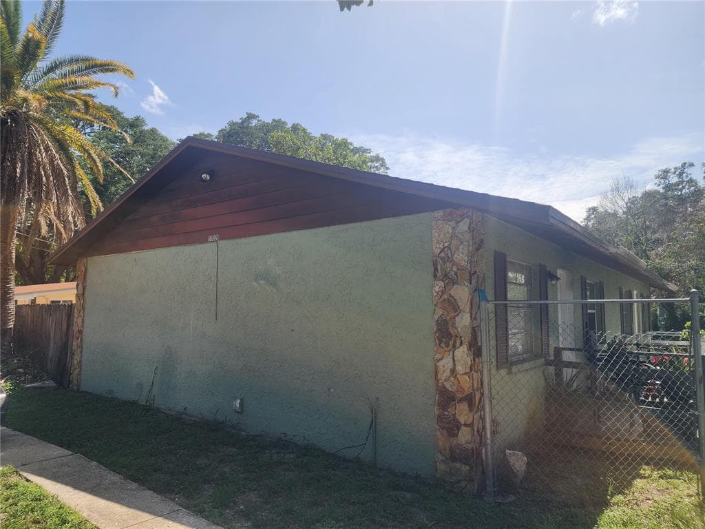 10020 N HYACINTH AVENUE TAMPA, FL 33612