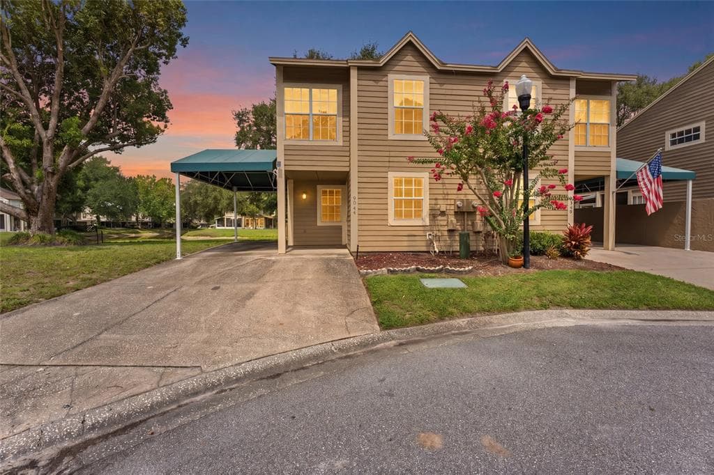 9044 LAKE PLACE LANE TAMPA, FL 33634