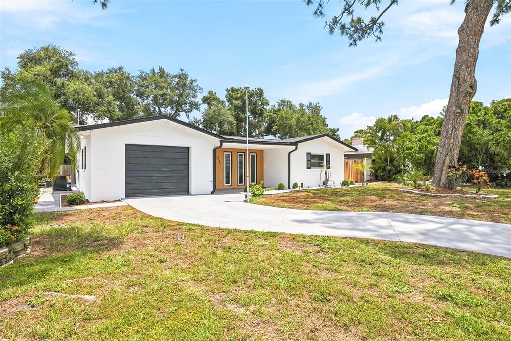 6419 PELICAN DRIVE S ST PETERSBURG, FL 33707