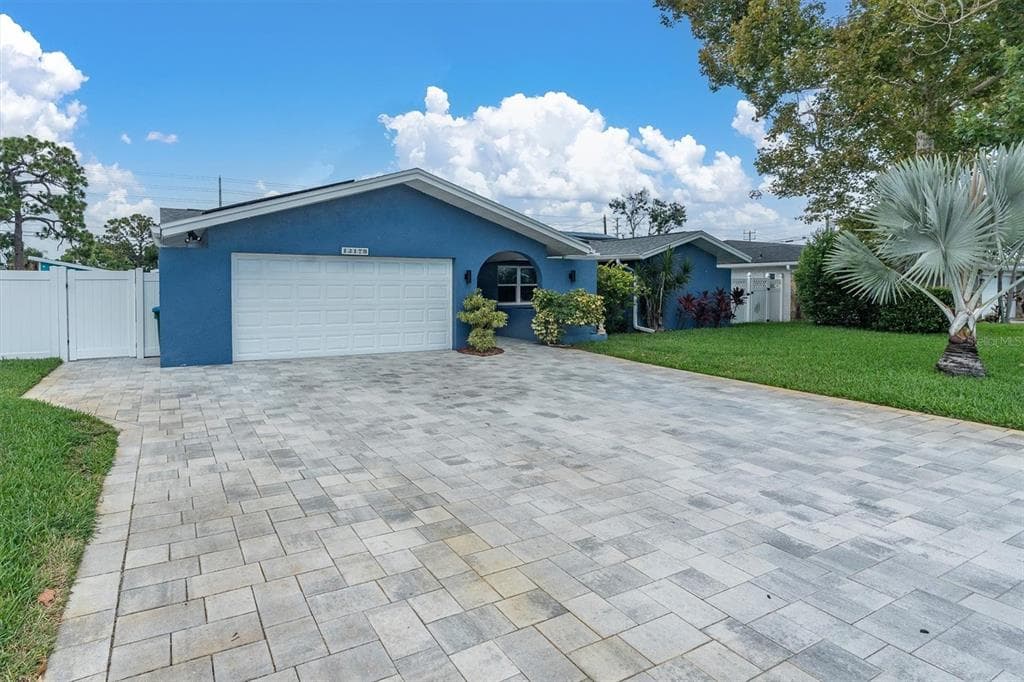 13179 DORCHESTER DRIVE SEMINOLE, FL 33776