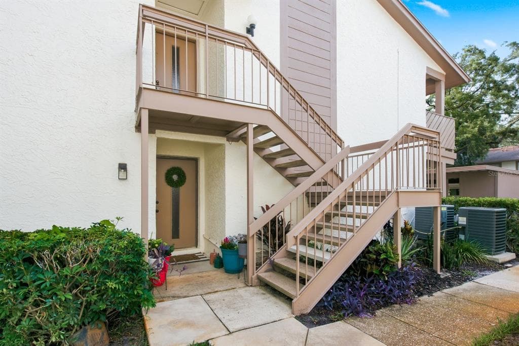 511 MISTLETOE COURT UNIT C SAFETY HARBOR, FL 34695