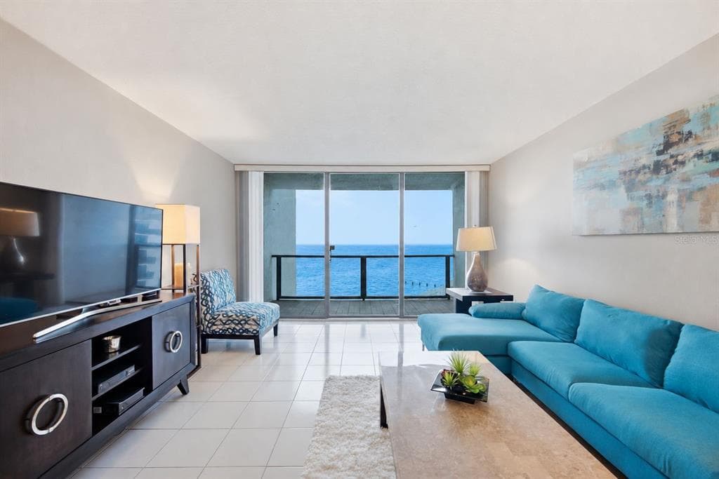 450 S GULFVIEW BOULEVARD UNIT 705 CLEARWATER BEACH, FL 33767