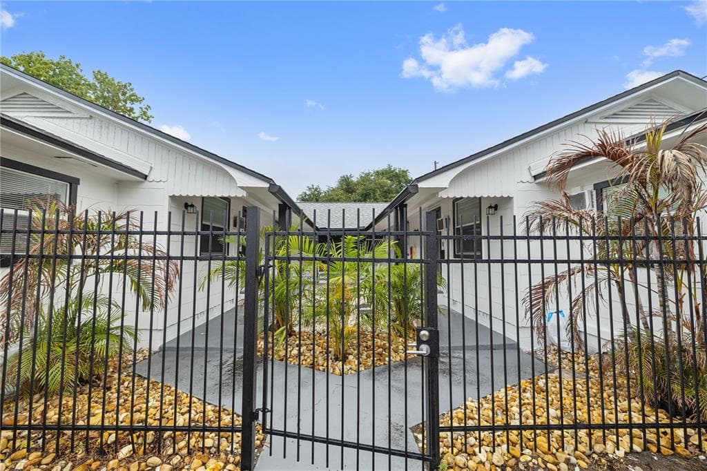 917 30TH AVENUE N UNIT 1 ST PETERSBURG, FL 33704