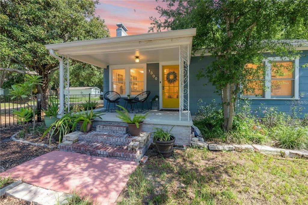 1300 E HENRY AVENUE TAMPA, FL 33604