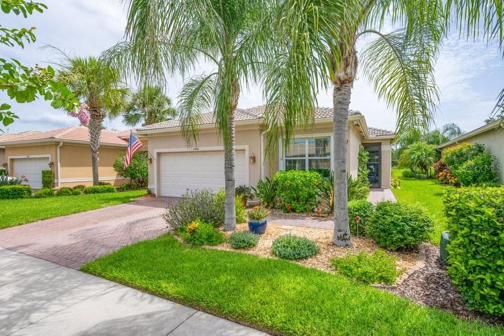 15824 AMBER FALLS DRIVE WIMAUMA, FL 33598