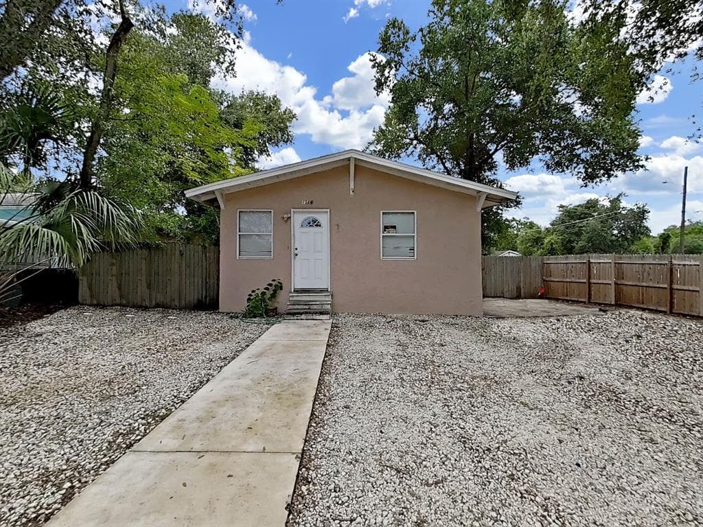 1514 E NORTH BAY STREET TAMPA, FL 33610