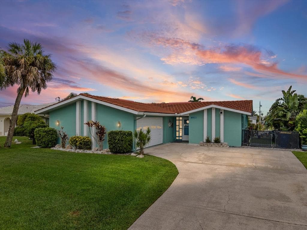 4911 POMPANO DRIVE