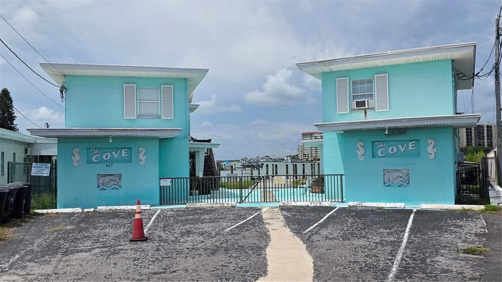 627 BAY ESPLANADE CLEARWATER BEACH, FL 33767