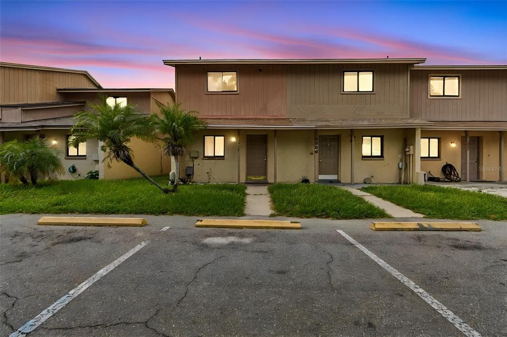 3911 OAK LIMB COURT TAMPA, FL 33614