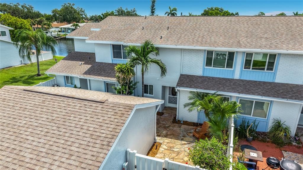 6537 CAPE HATTERAS WAY NE UNIT 2 ST PETERSBURG, FL 33702