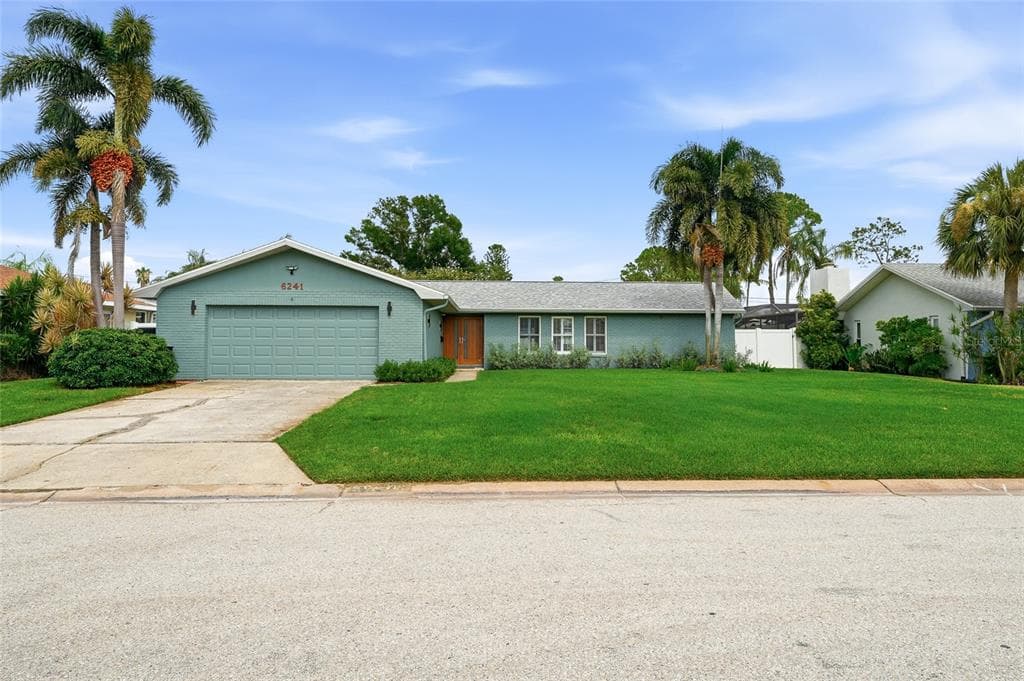 6241 TANGLEWOOD DRIVE NE ST PETERSBURG, FL 33702