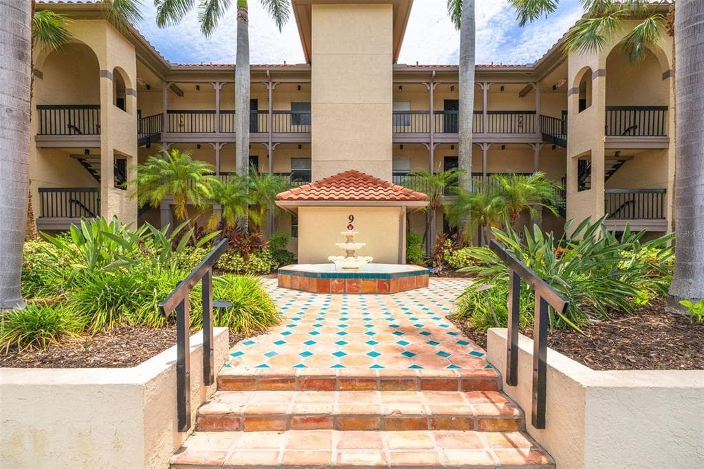 2400 FEATHER SOUND DRIVE UNIT 914 CLEARWATER, FL 33762