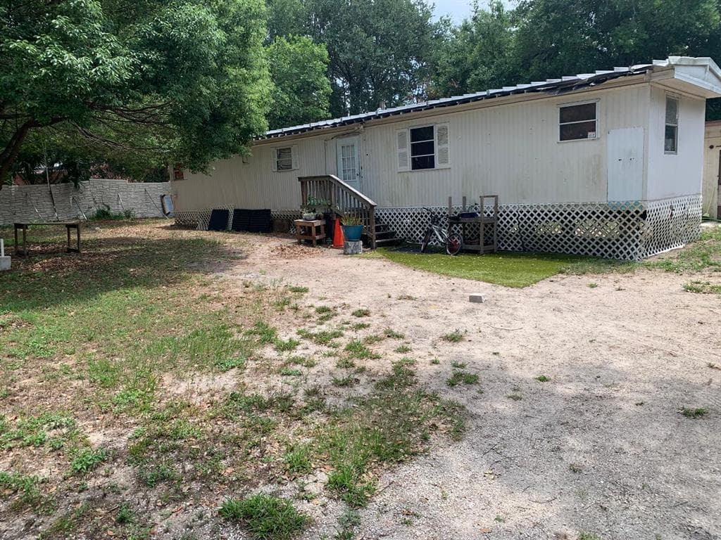 10803 TUCKAWAY DRIVE THONOTOSASSA, FL 33592