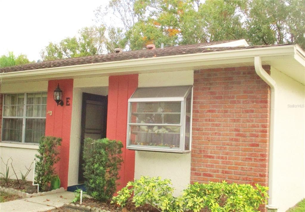 2225 LARK CIRCLE W UNIT E PALM HARBOR, FL 34684