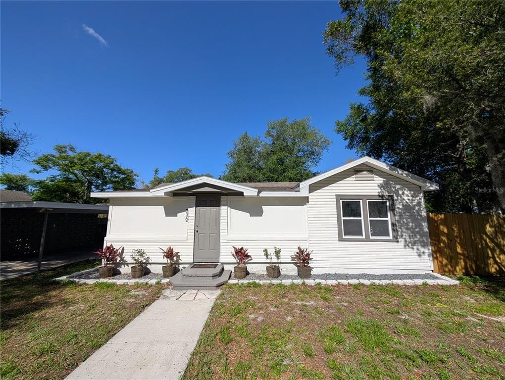 739 CENTER STREET WAVERLY, FL 33877