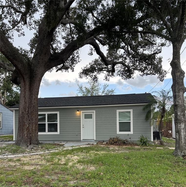220 W NORTH STREET TAMPA, FL 33604