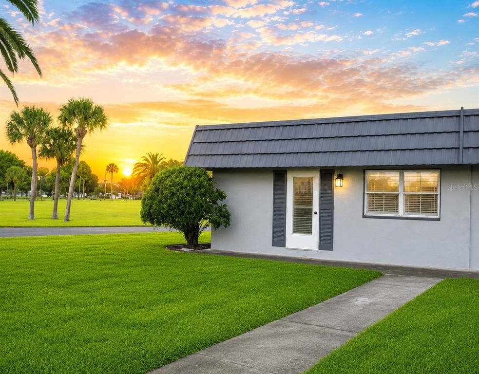 202 BEDFORD TRAIL UNIT 97 SUN CITY CENTER, FL 33573