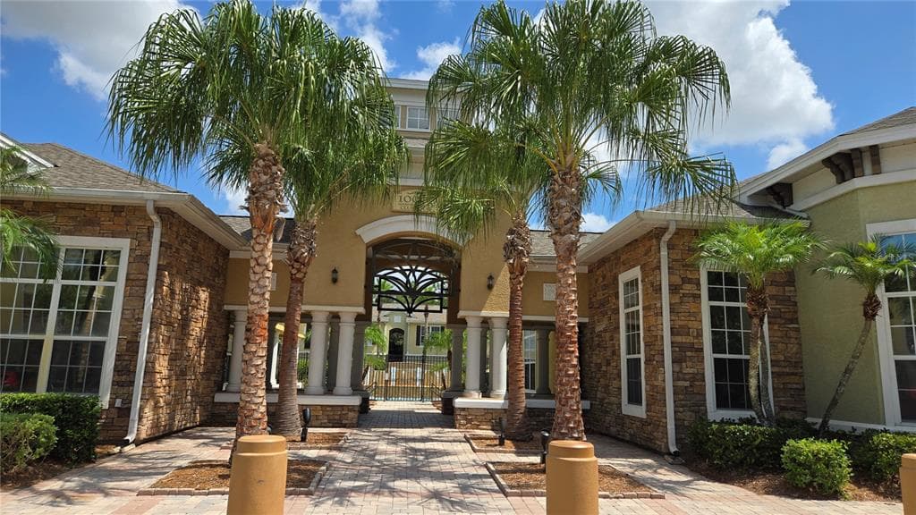 10021 COURTNEY PALMS BOULEVARD UNIT 303 TAMPA, FL 33619