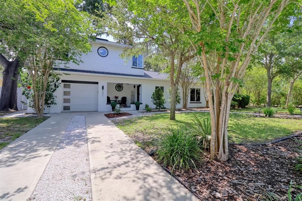 301 BROADWAY DUNEDIN, FL 34698