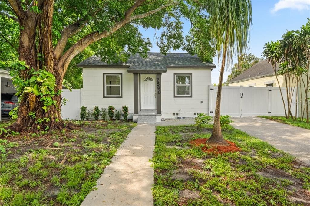 2590 18TH AVENUE N ST PETERSBURG, FL 33713