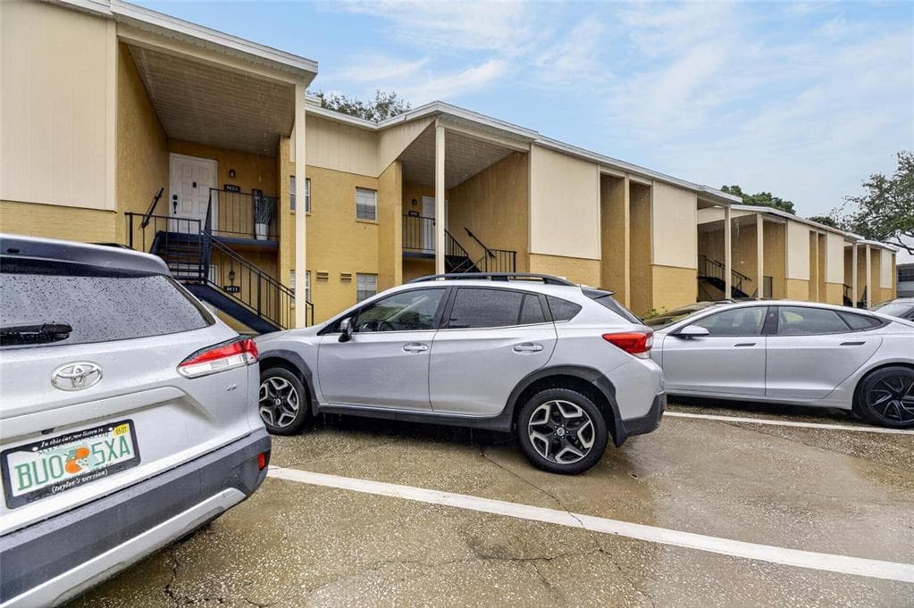 3812 N OAK DRIVE UNIT M32 TAMPA, FL 33611