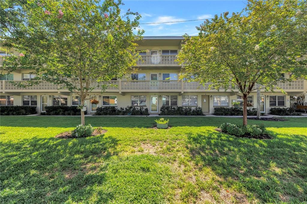 1051 79TH AVENUE N UNIT 105 ST PETERSBURG, FL 33702