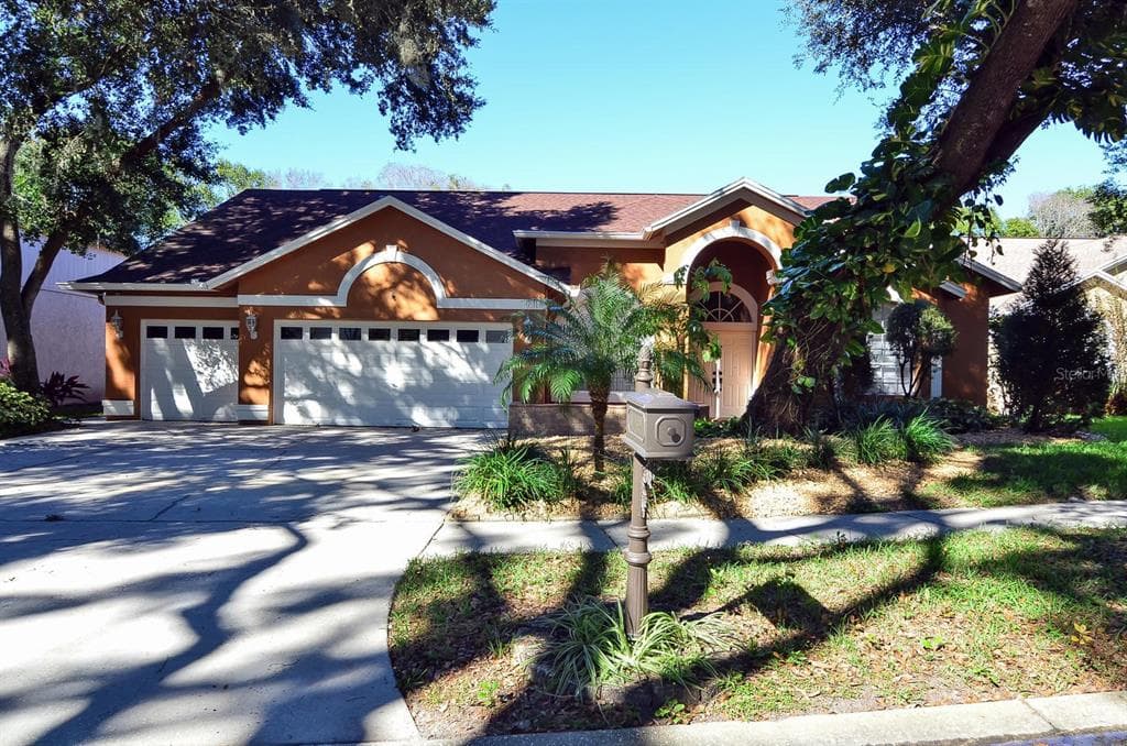4305 ROUND LAKE COURT TAMPA, FL 33618