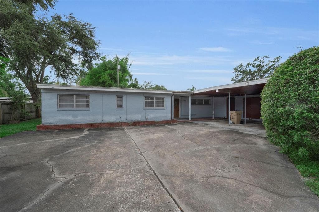 509 BROXBURN AVENUE TAMPA, FL 33617